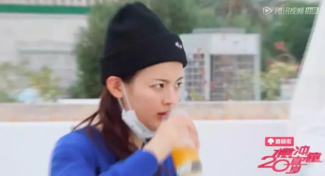 哈哈哈内容引起极度舒适!锦鲤杨超越居然也有丑的时候?