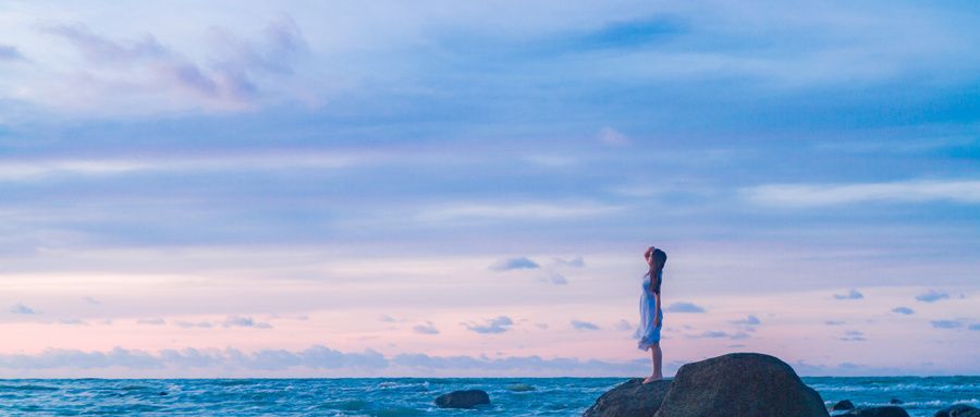 莫笑别人背驼自己把腰挺直啥意思,莫笑别人背驼自己把腰挺直