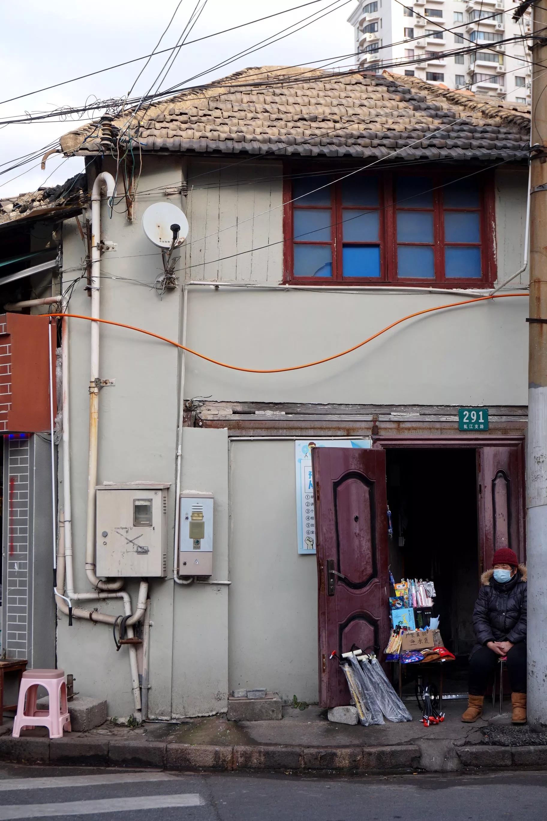 挥挥手不留痕迹,挥挥手不带走一粒尘土