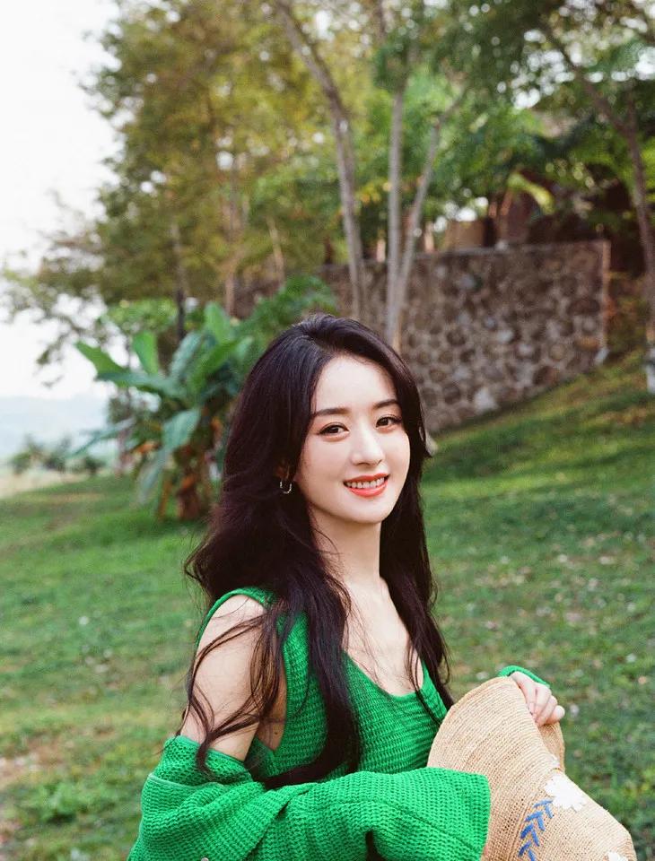 赵丽颖夏日装扮,夏日草帽赵丽颖