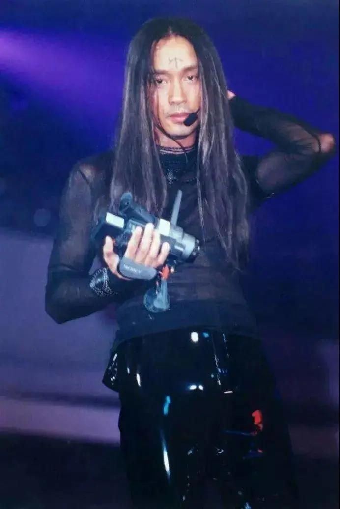 儿子被同学掀裙子了，怎么办？|不用逼孩子处处像男生