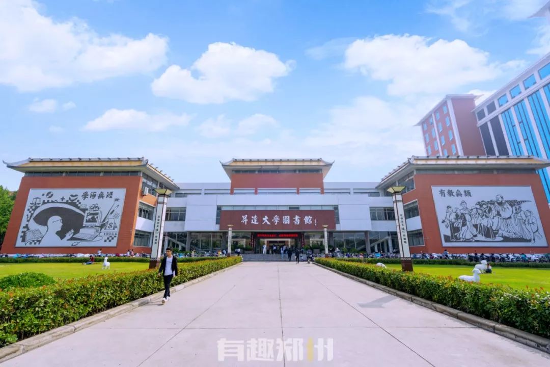 *达升**大学，每日要升旗、天天得扫地、公交全是挤……