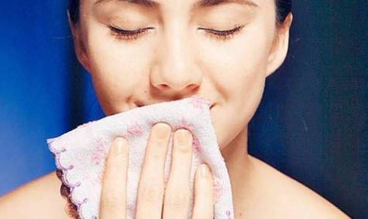 嘴唇干燥紧绷喝水无法缓解,解决嘴唇干燥的小妙招