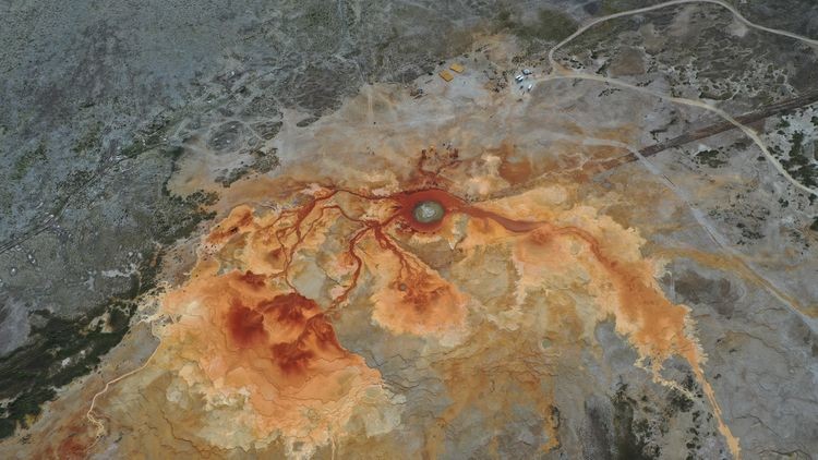 龙眼凤羽的艾肯泉，该称恶魔之眼，还是天使之眼，你来决定吧