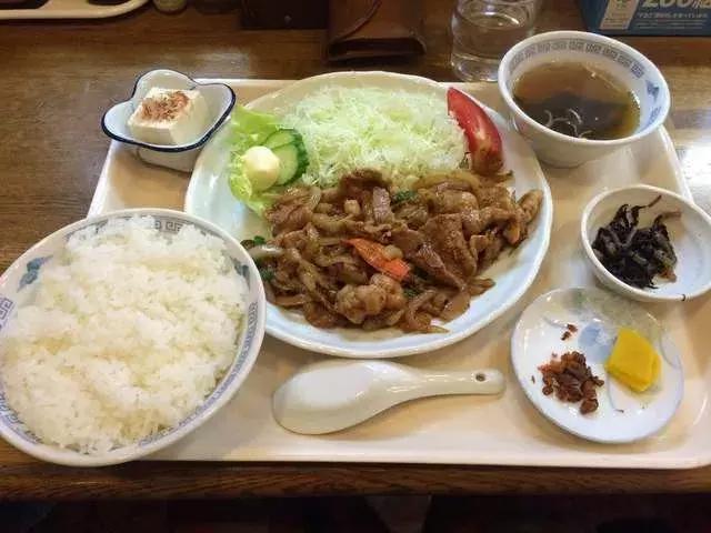 日本一般人工资收入,日本人工薪阶层人均月收入多少