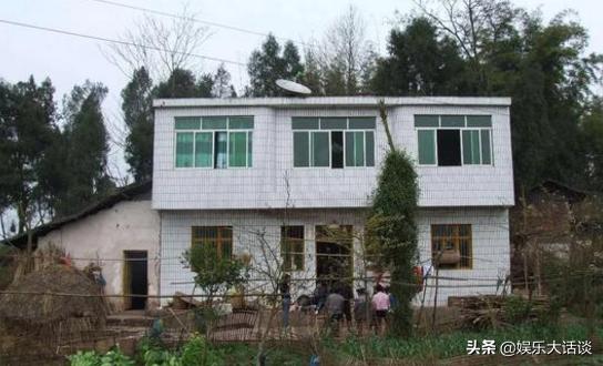 在农村买了房还可以申请宅基地吗,农村有房在城里买房要不要迁户口