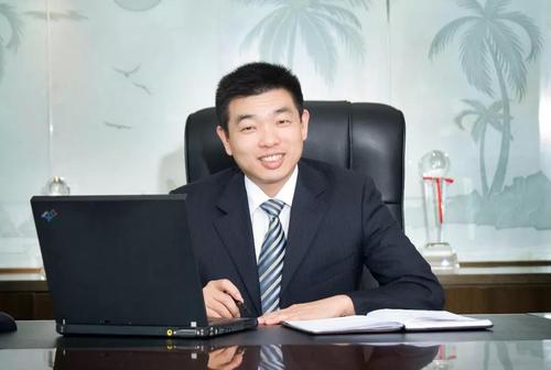 25岁白手起家创业成功纪录,16岁白手起家25岁成亿万富翁