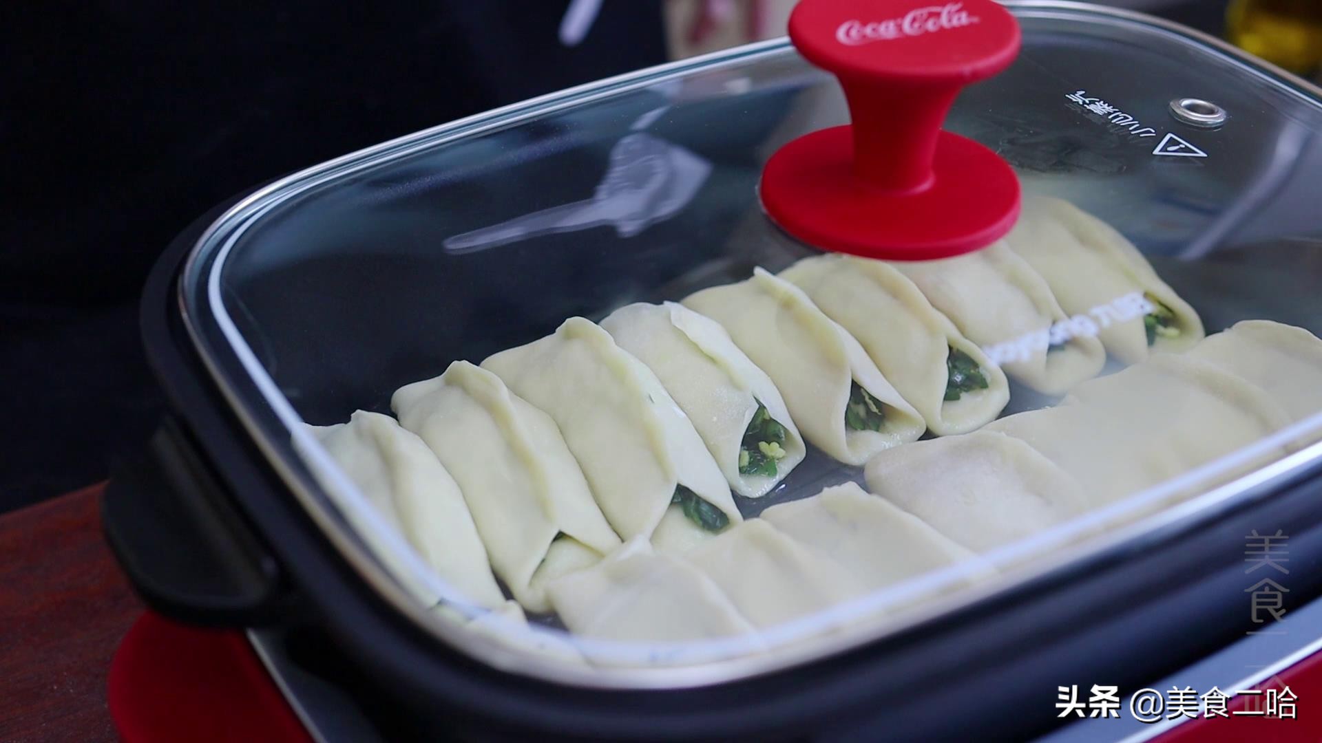 做锅贴的面粉水,烙锅贴怎么不糊底