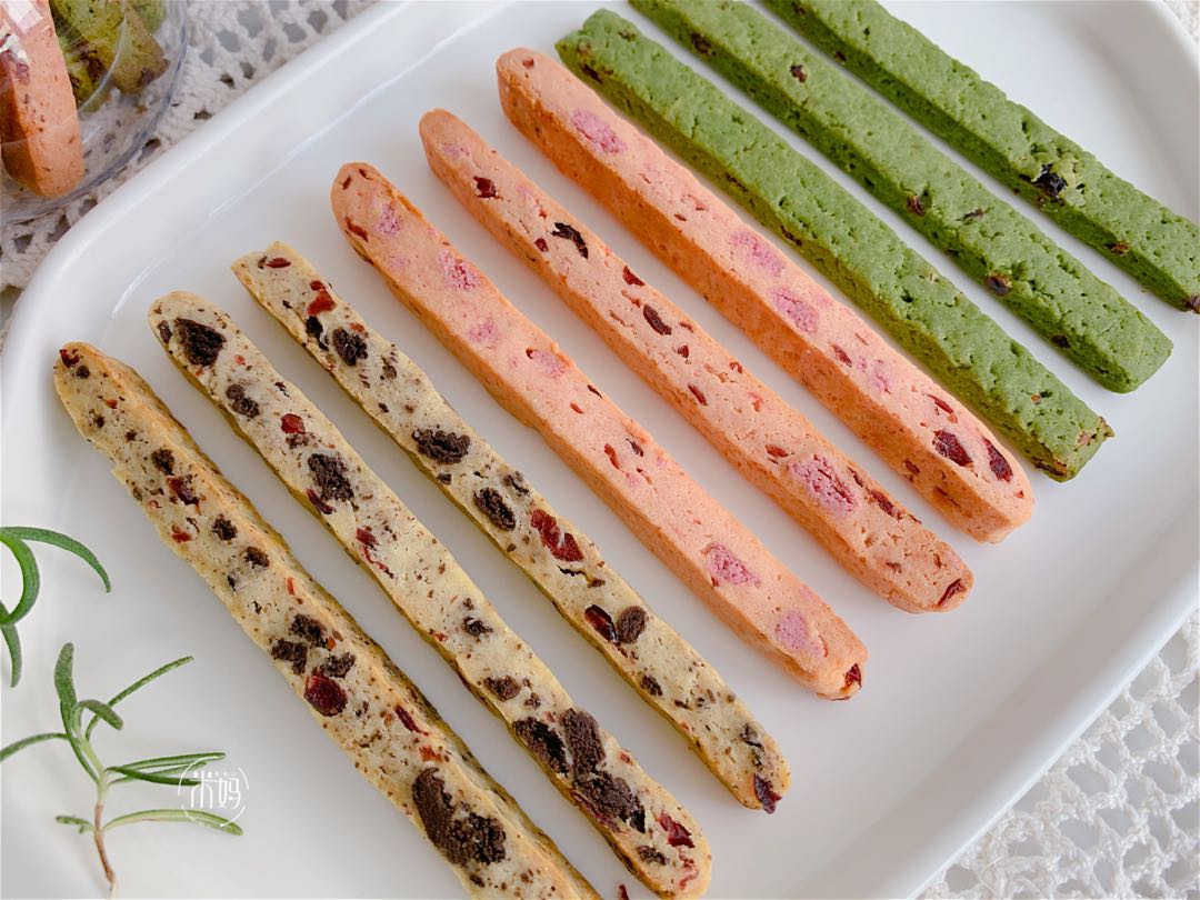 牛奶自制奶棒,用面粉和牛奶制作简单的食物