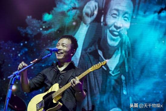 许巍生活不止眼前的苟且,许巍追逐我们心中的诗和远方