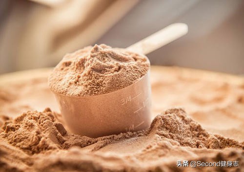 健身减脂要不要吃蛋白粉,吃蛋粉的肌肉练出来力量更大吗