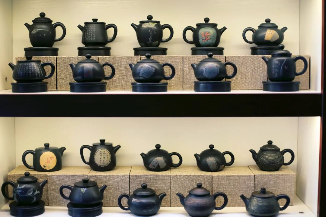 宜兴紫砂茶壶评价,紫砂壶和建水紫陶哪个泡茶好喝