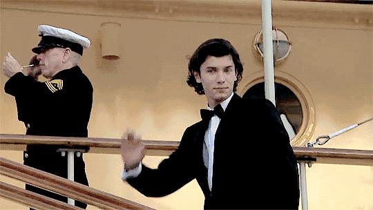 全球最帅王子18岁净身出户，上海打工赚钱：生来是王子，太惨了