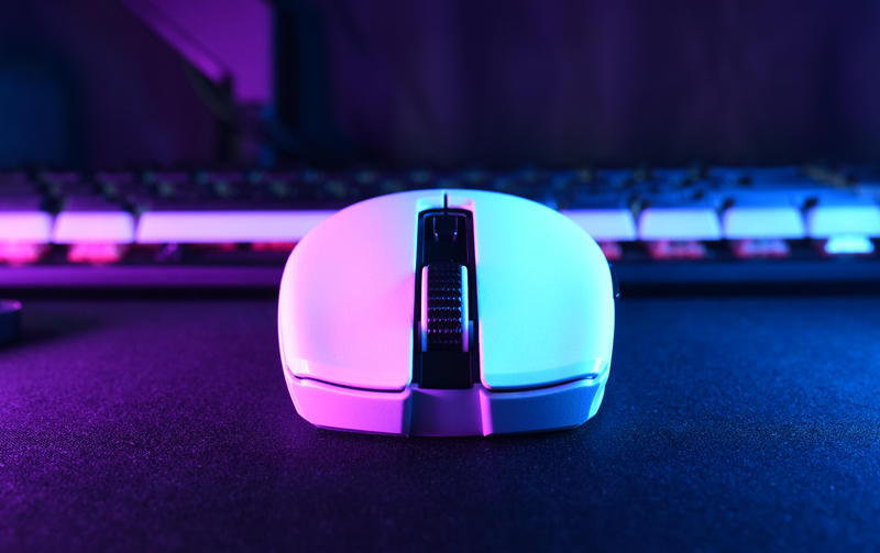 颜值高、还能打、抓着还舒服-雷蛇八岐大蛇V2游戏鼠标