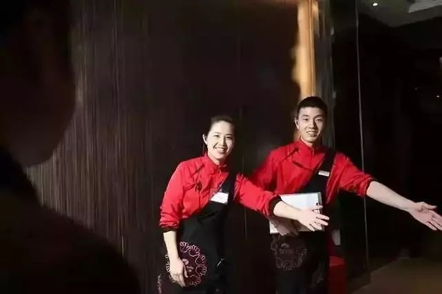 研究了100家餐厅，我们发现生意好的店有22个特征