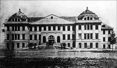 城门悬挂人头威慑百姓,用辣椒面*辱侮**妇女,罪恶昭彰被枪决