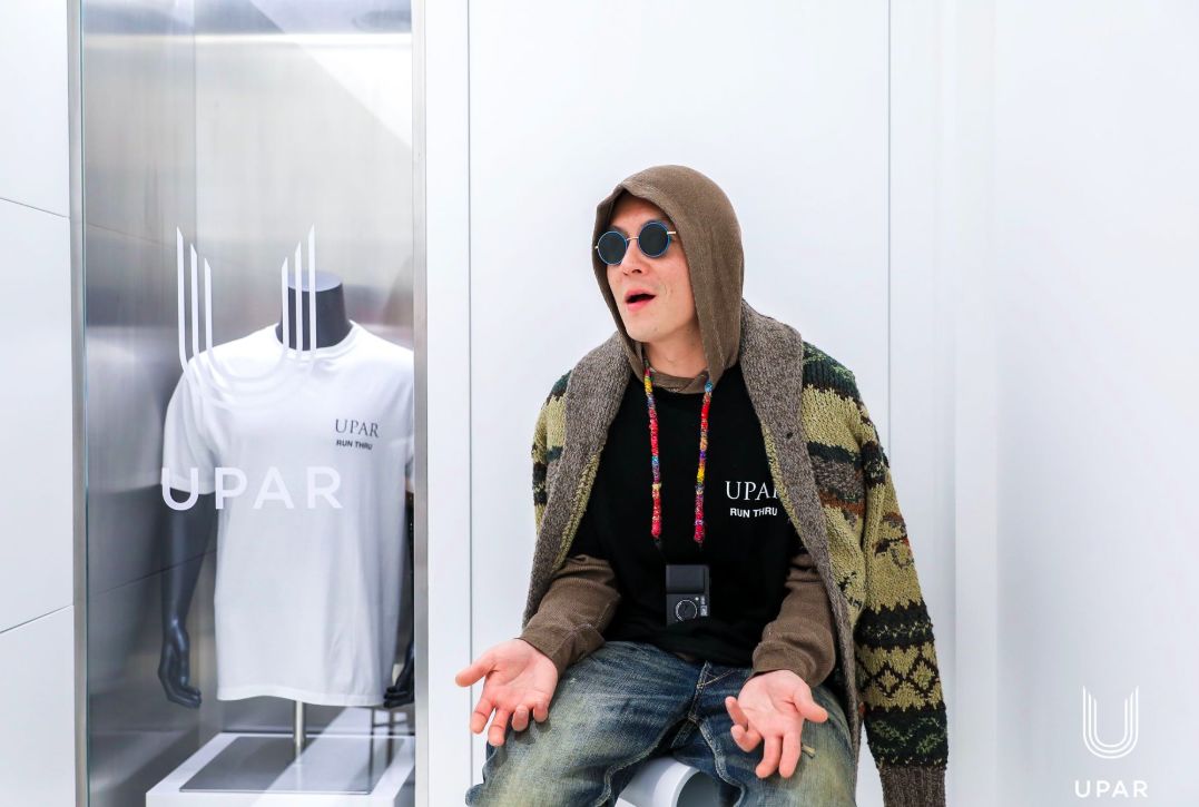 “Valentino红”降临东京，冠希哥说最近的生活“888”