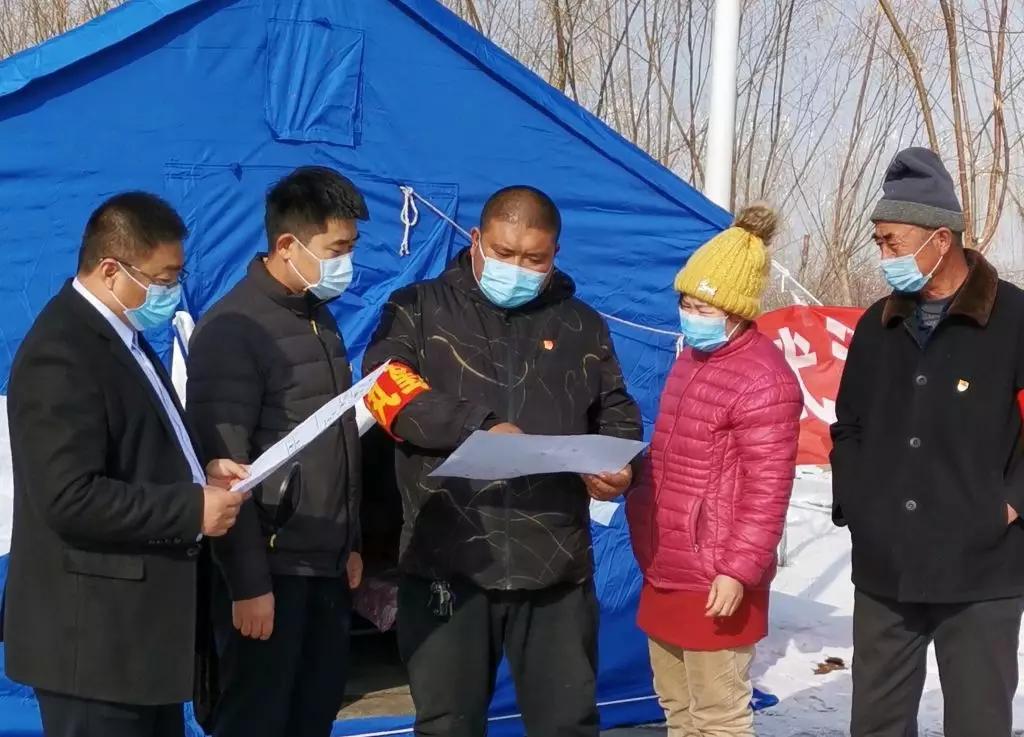 党委和政府在抗击疫情中的作为,防控疫情担当作为方面