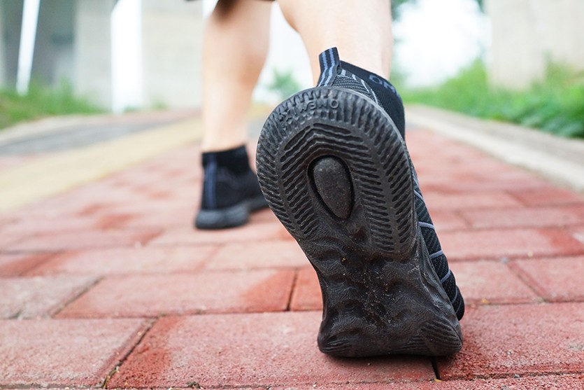 不怕脏，不怕水，还很轻！OneMix小黑鞋评测