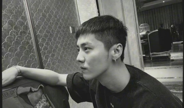 鹿晗最新发型叫什么,鹿晗runningman踢球