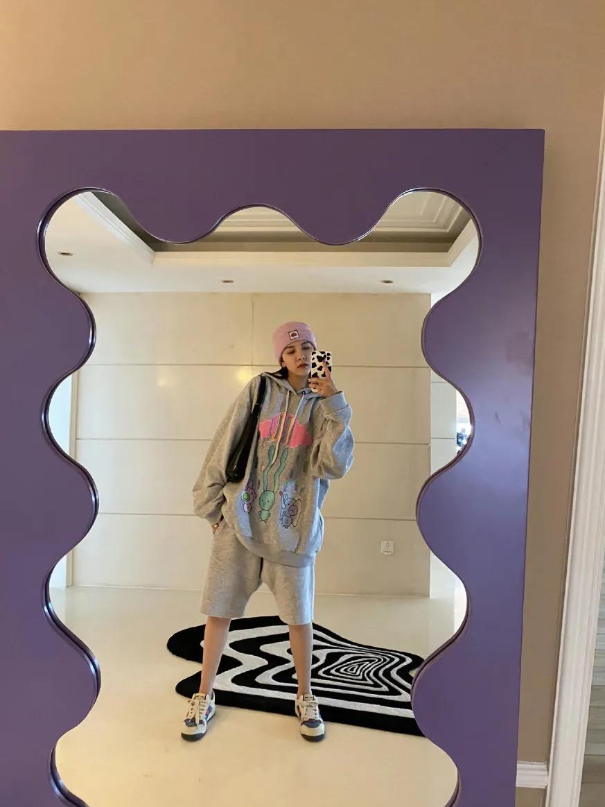 入秋必备的卫衣,入秋必备10款卫衣