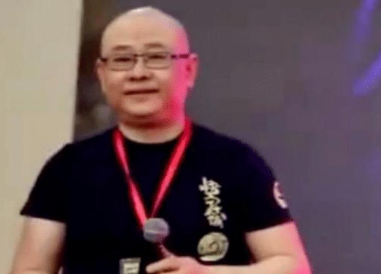 被那英嫌弃的刀郎如今怎么样了,曾被那英嘲讽的刀郎近照