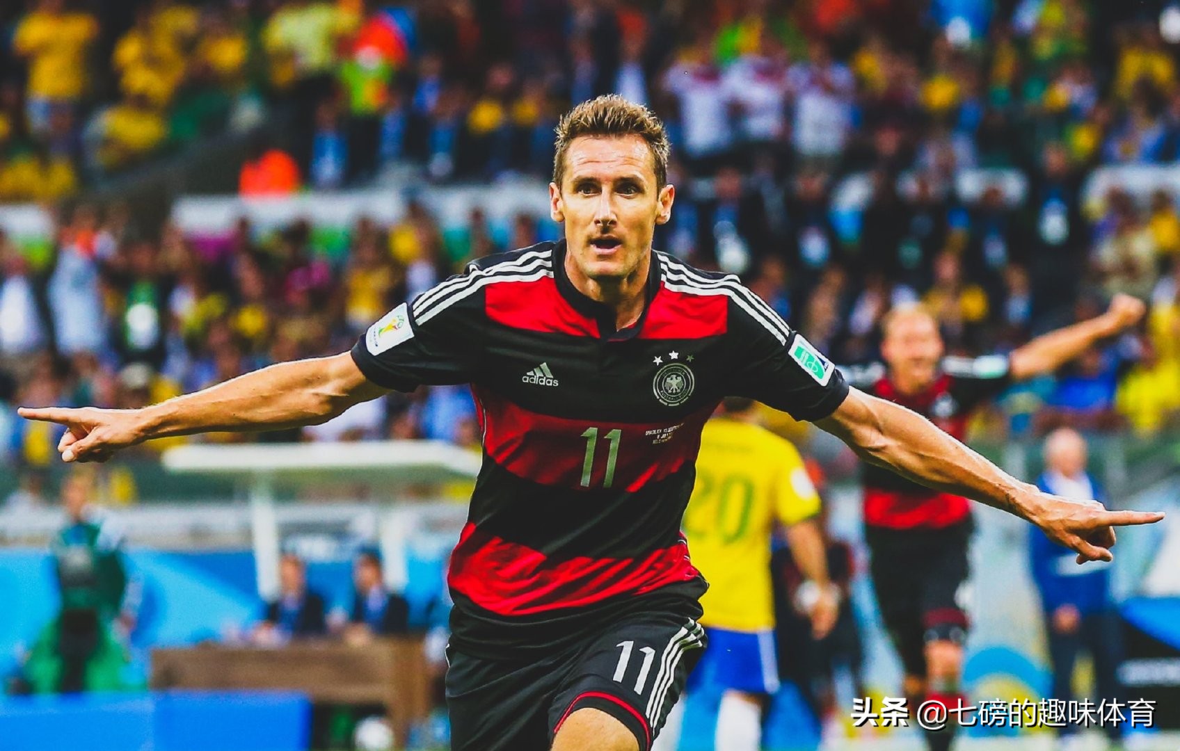 足球场上的离谱帽子戏法,足球三次帽子戏法