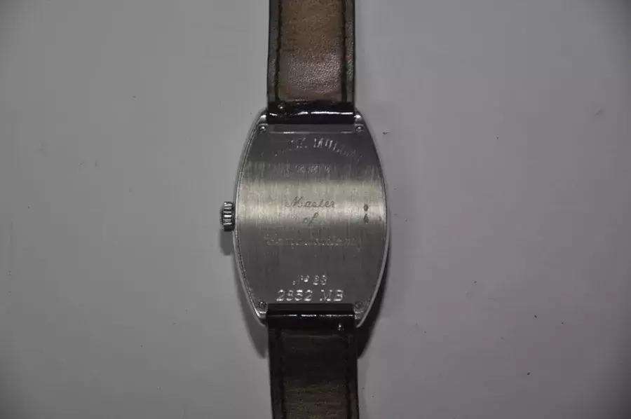 副厅长的表：原价1030万、估价800万、起拍720万