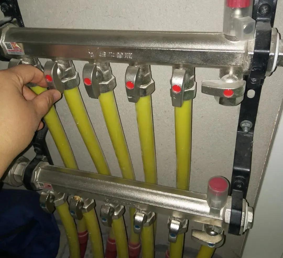 暖气管子热但暖气片不热怎么回事,供暖家里不热怎么办退费