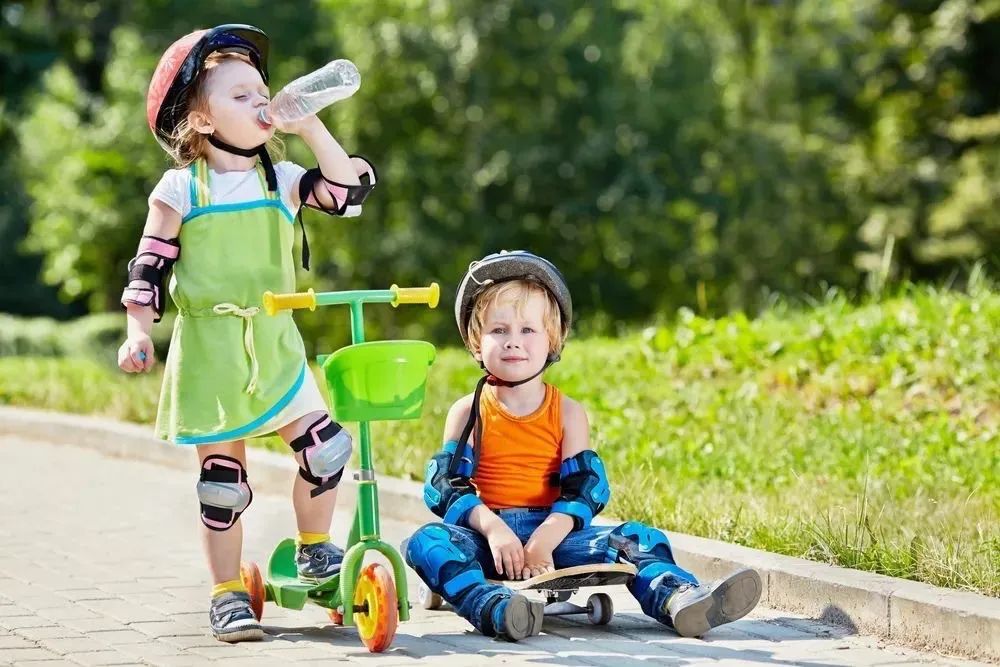 宝宝车买平衡车还是滑板车,扭扭车滑板车平衡车
