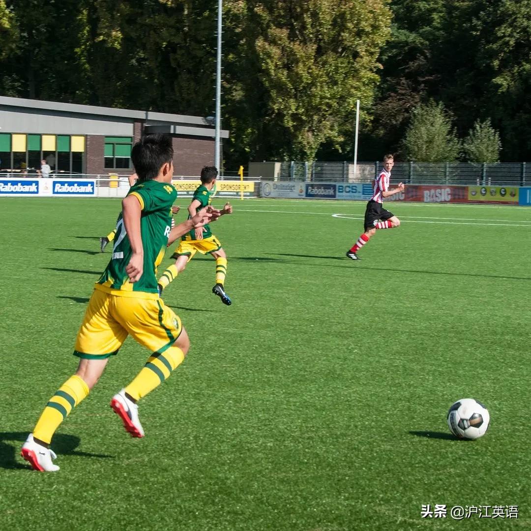 中国足球小将惊艳日本,18岁中国的足球小帅哥