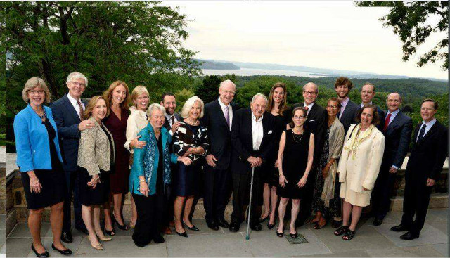 从日薪5元到亿万身家,从周薪5美元到美国首富