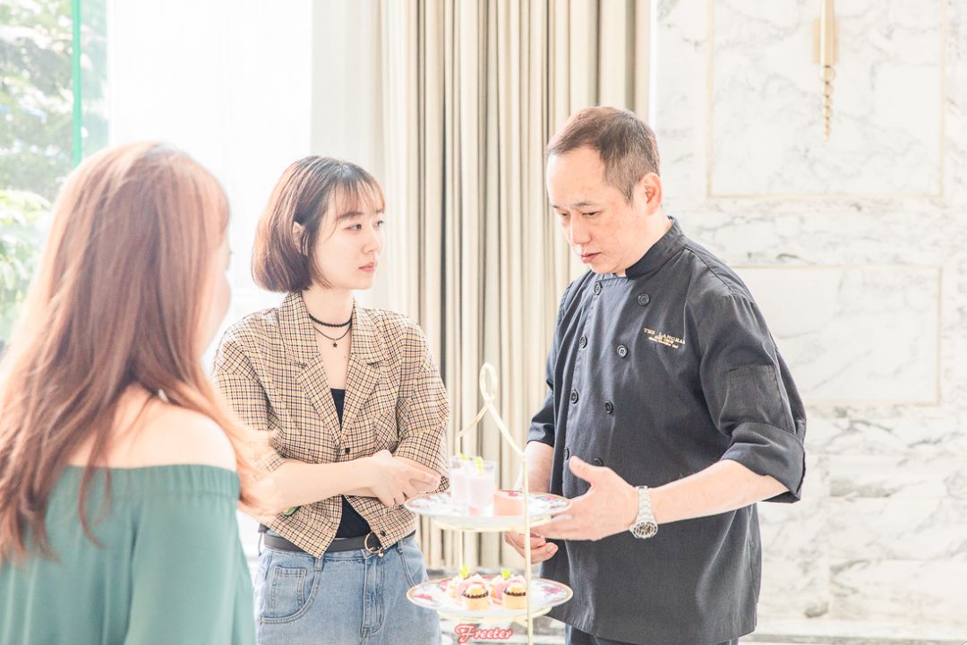 在唐阁，不止有难忘的美食体验，更有43层才能触及的海口绝美风景