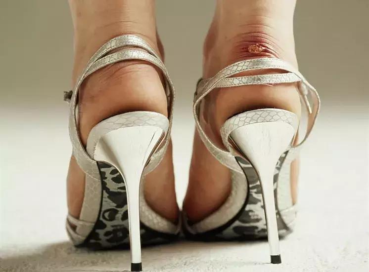 1毛不用，3个实用技巧，让高跟鞋不磨脚！