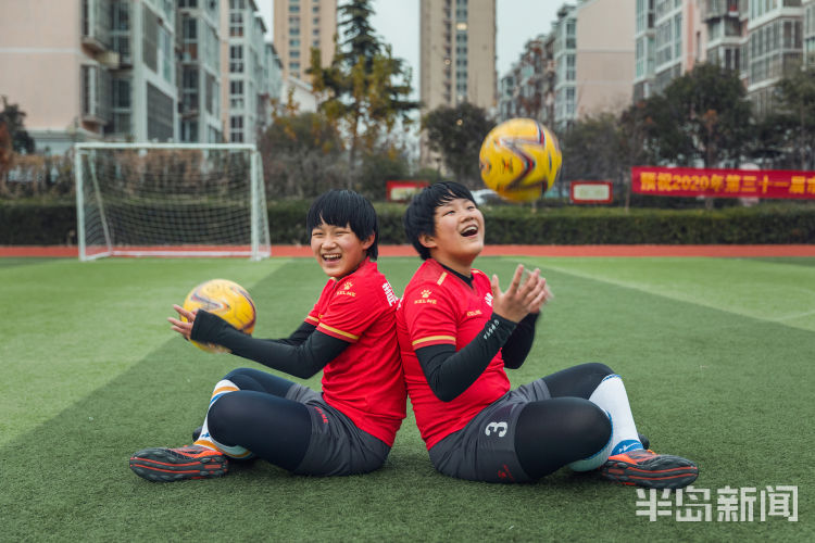姐妹花校园足球,校园姐妹花组合图片