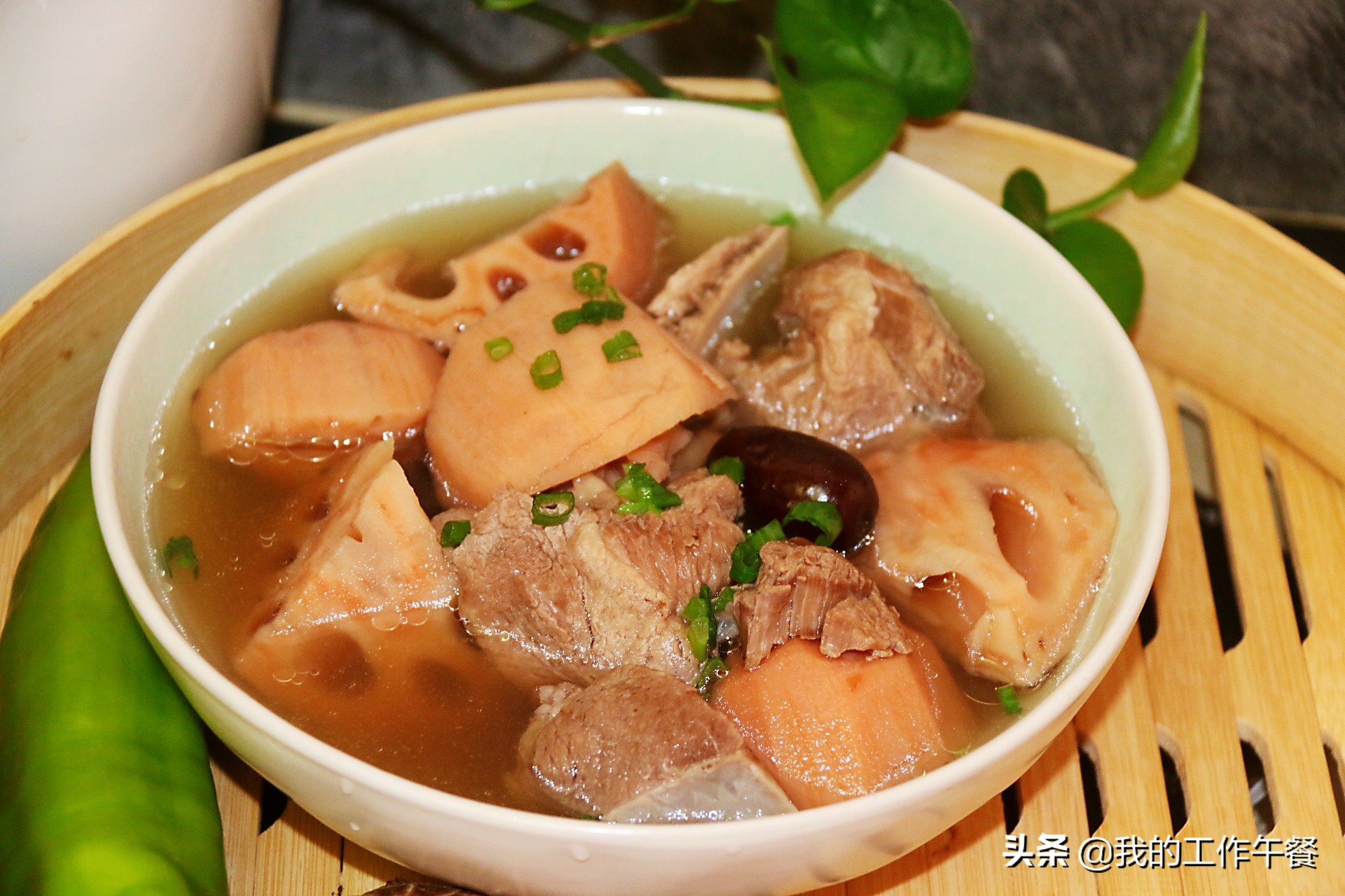 铁锅炖莲藕汤发黑有毒吗可以吃吗,炖莲藕汤发黑是什么原因