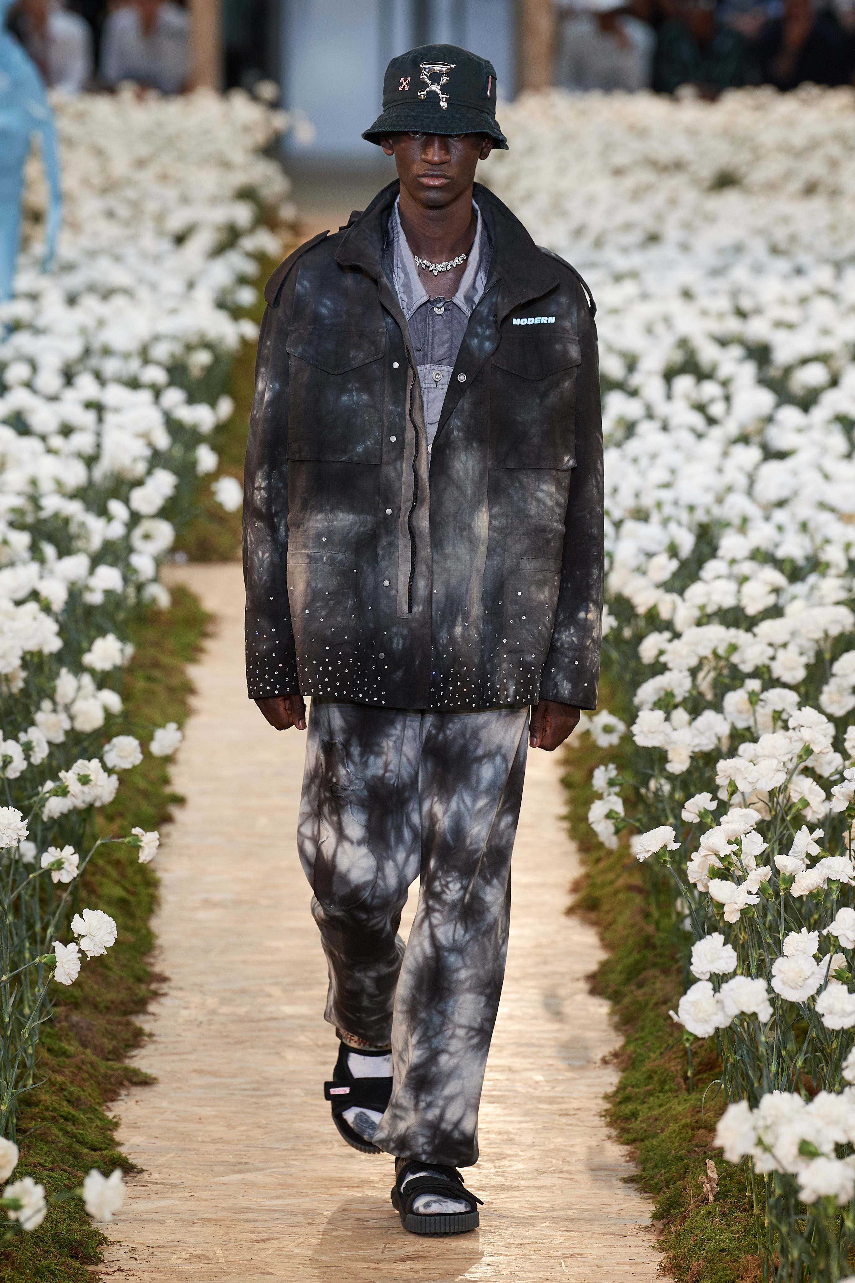 释出一双匹配GD联名AF1级别的鞋，我打赌它只出现在别人的鞋柜里