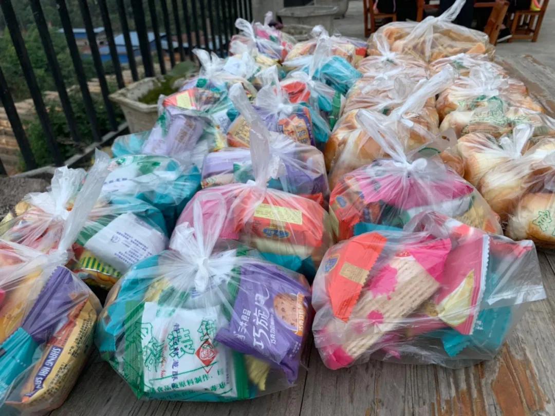 这帮人五一用爱心启航，一起为广西凌云大山的孩子点燃艺术之梦！