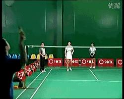 高远球避免杀球,高远球发球防止被杀