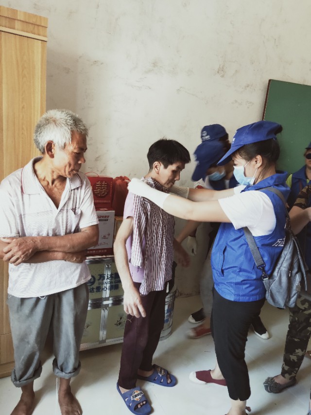 广东万达国旅湛江,万达国旅扶贫助困活动