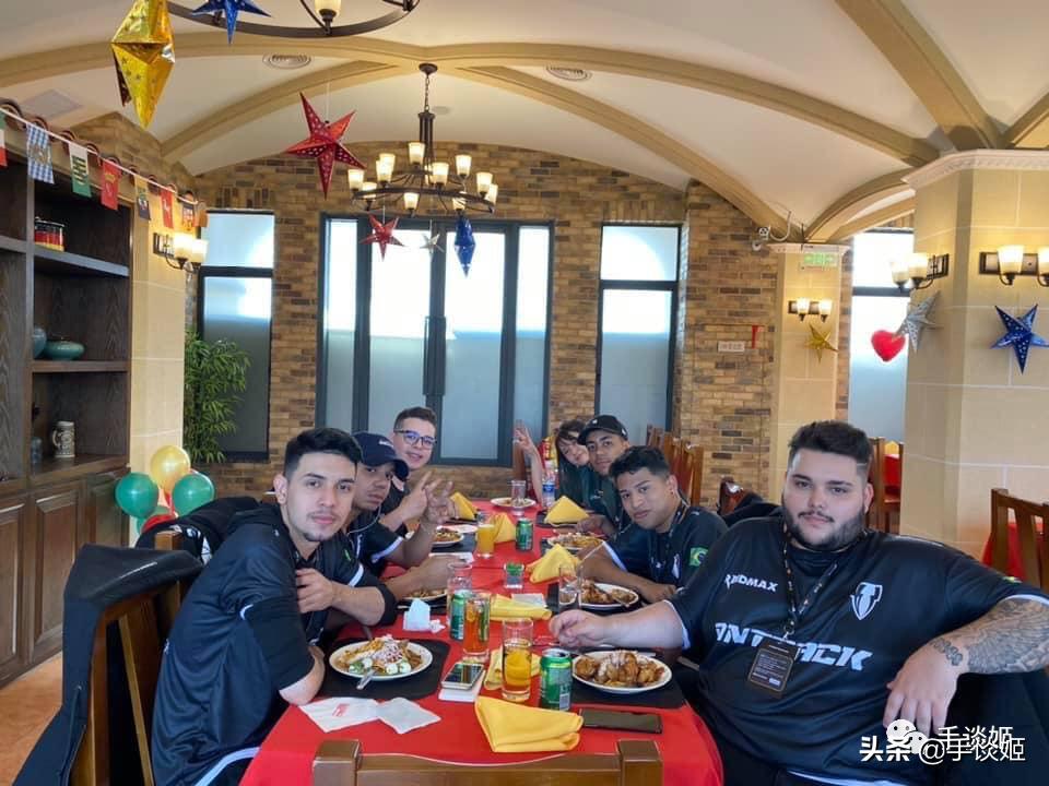 游戏改变命运！巴西平民窟里出生的他成为世界第一*击狙**手