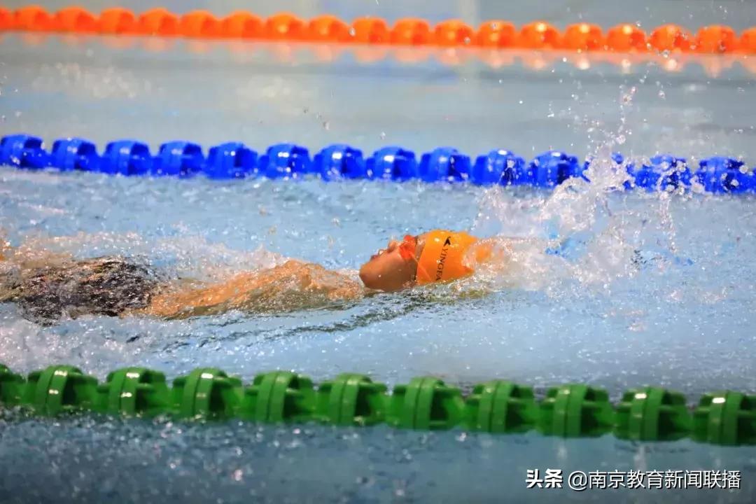 中国中小学应该普及游泳课,南京中小学游泳体育课程