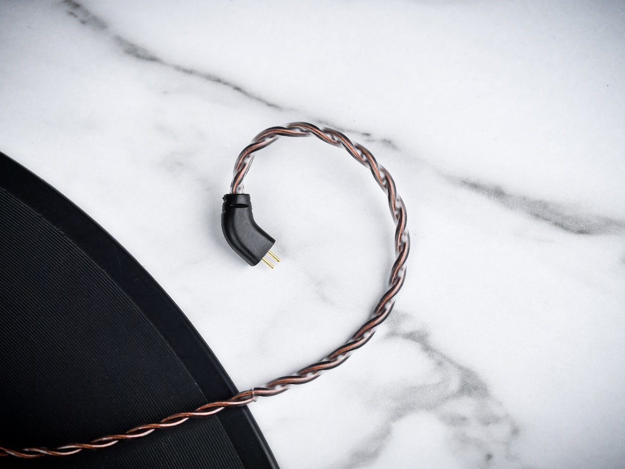 飞傲fh5s耳机评测,三频均衡人声飞傲fh3圈铁耳机评测