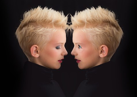 寓言《山猫之死》：如果不了解自己的真实能力，盲目自大，很危险