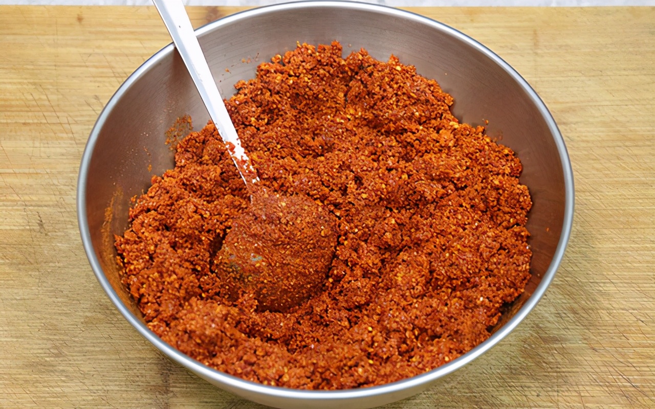 大厨教你秘制香辣红油,色泽红亮,味道醇厚,拌面蘸酱不可少