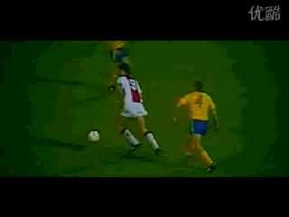 足球史上最全能支点中锋!他可以在中锋、前腰和边锋之间无缝衔接!