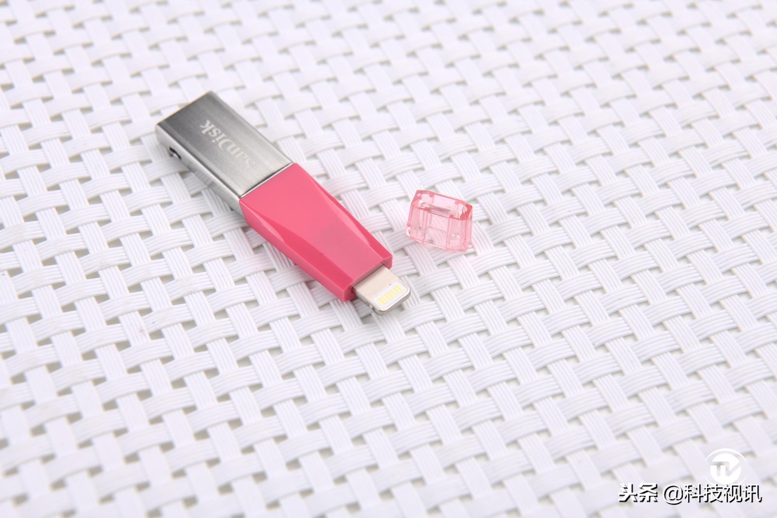 闪迪欢欣i享扩容版优盘评测,闪迪二合一闪存盘512测评