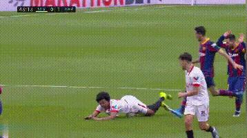 吐槽罚下梅西红牌,不满判罚裁判暴怒视频