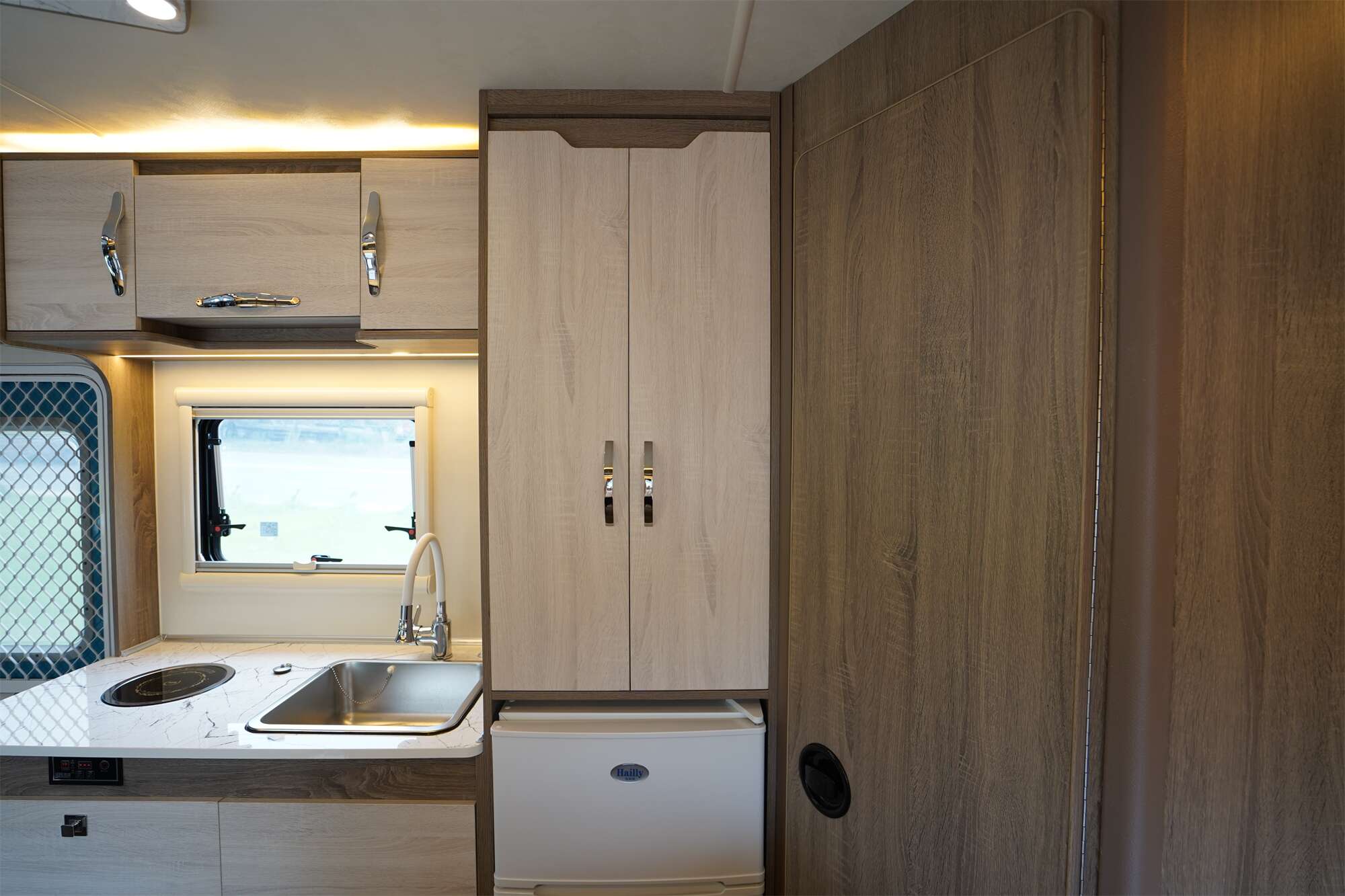 v362低顶6座房车,v362升顶7座房车