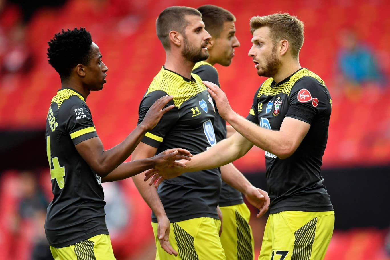 无奈2-2！6000万巨星造2球后变罪人，曼联2大命门被踢爆